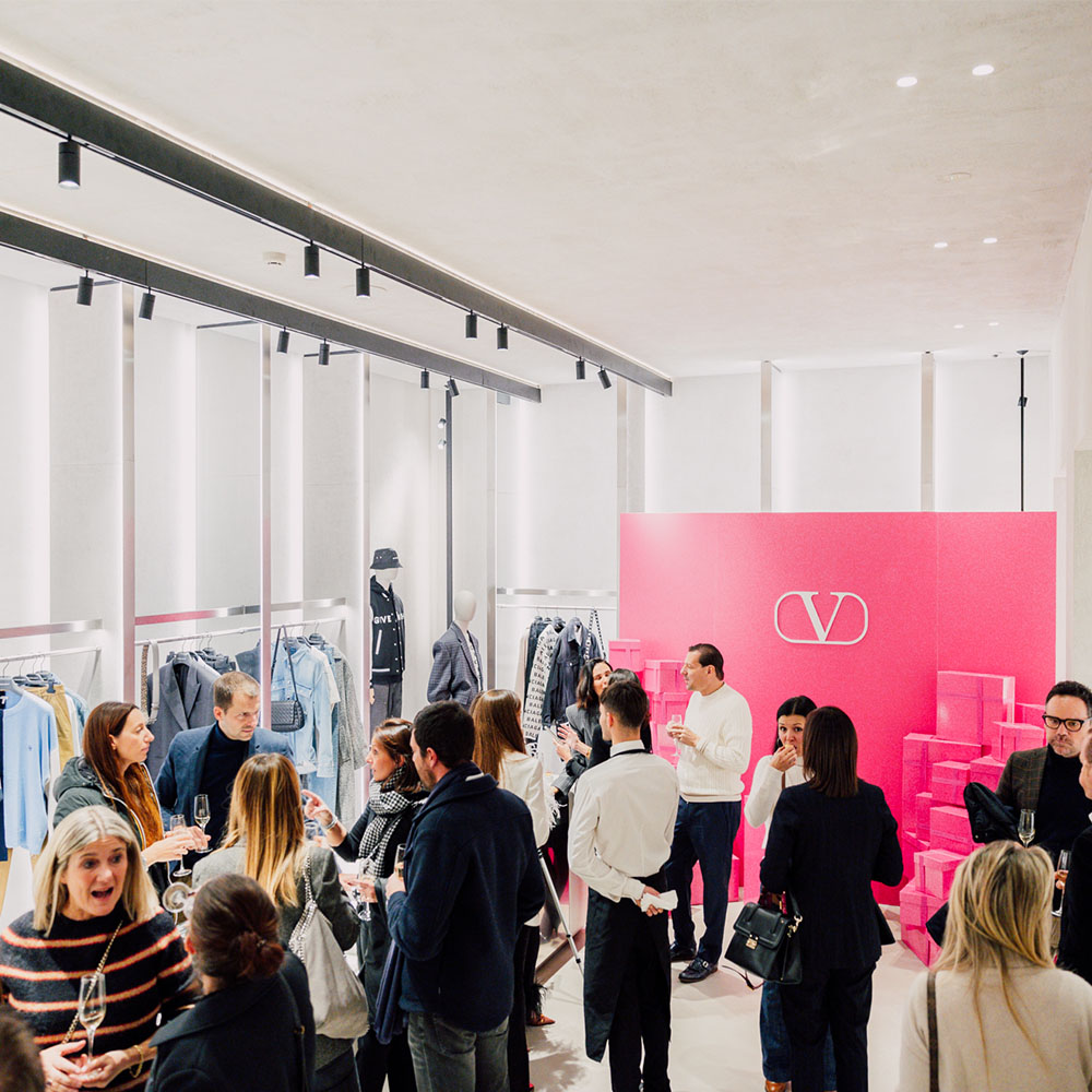 Ospiti all'interno della boutique
