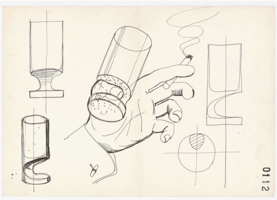 Disegno di una mano e utensili da cucina