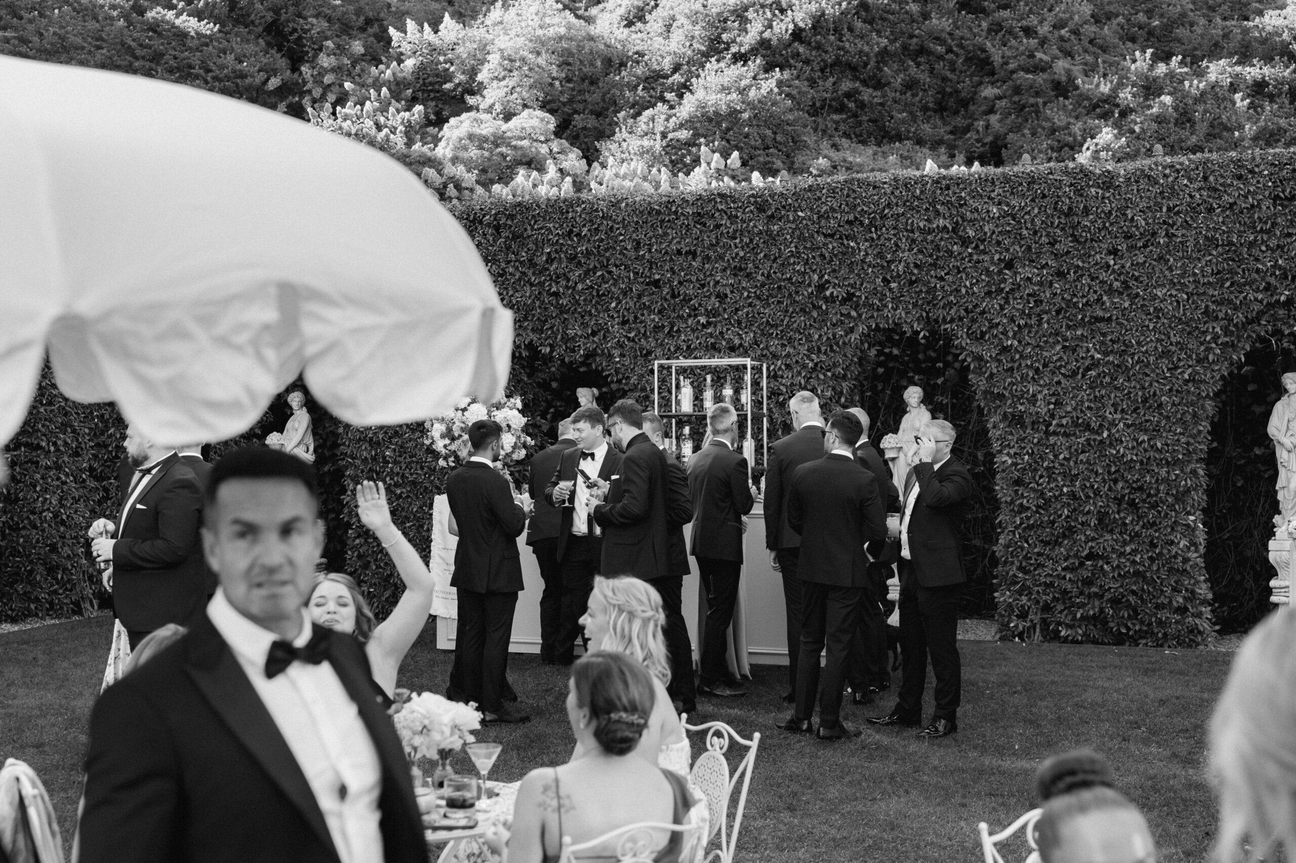 Invitati in bianco e nero
