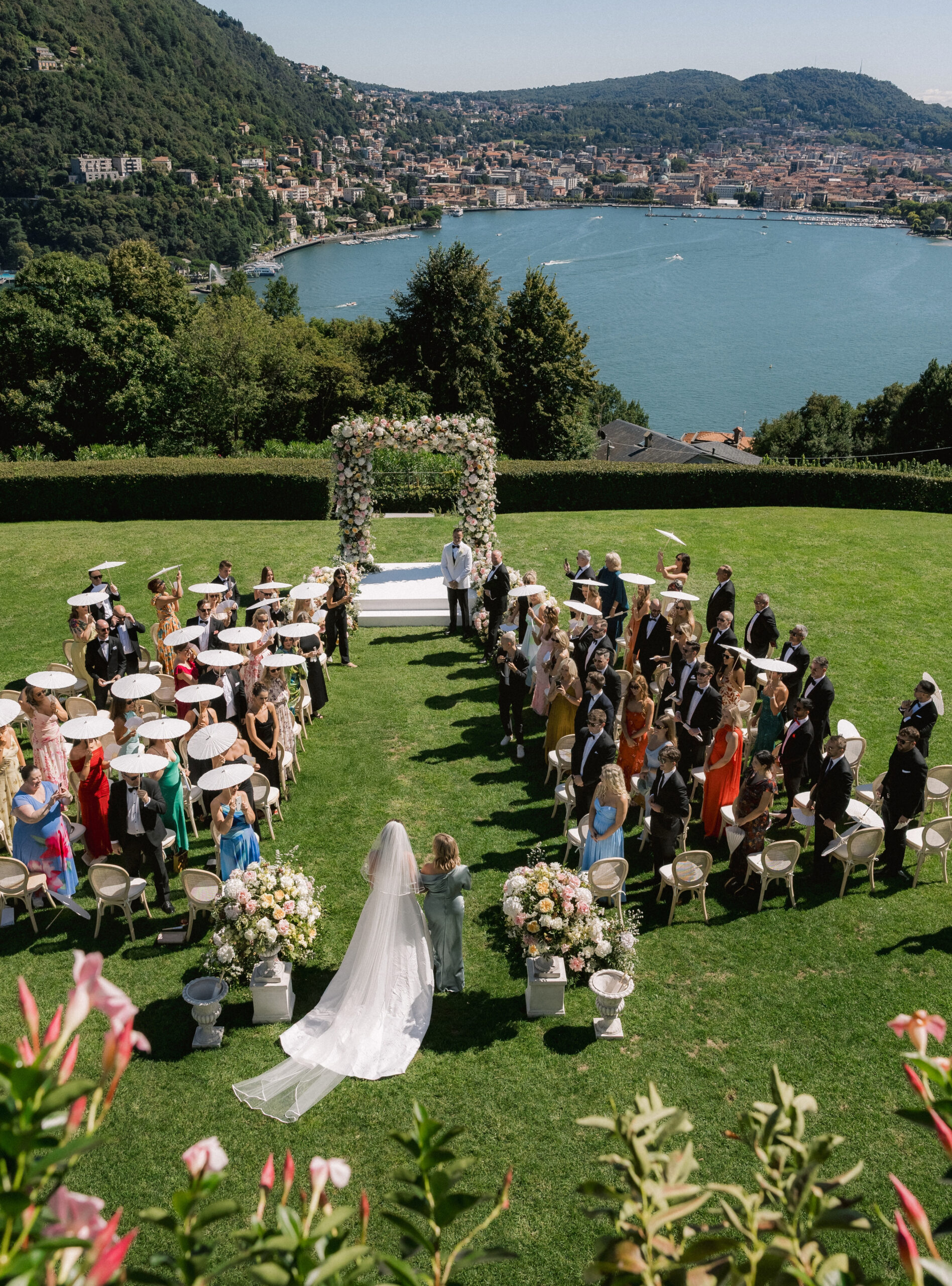 ingresso della sposa visto da dietro