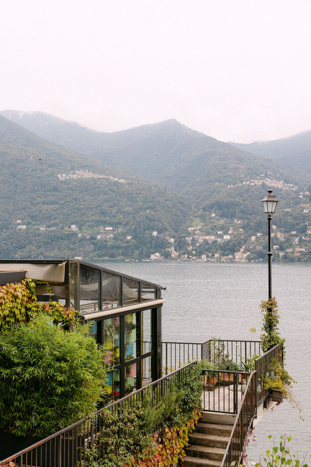 Una Finestra Sul Lago con nuvole