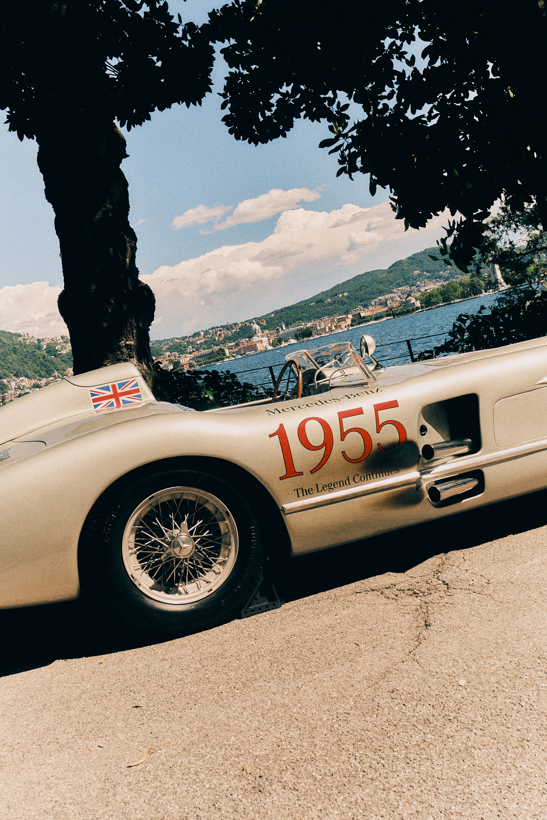 Auto d'epoca di fronte al Lago di Coomo